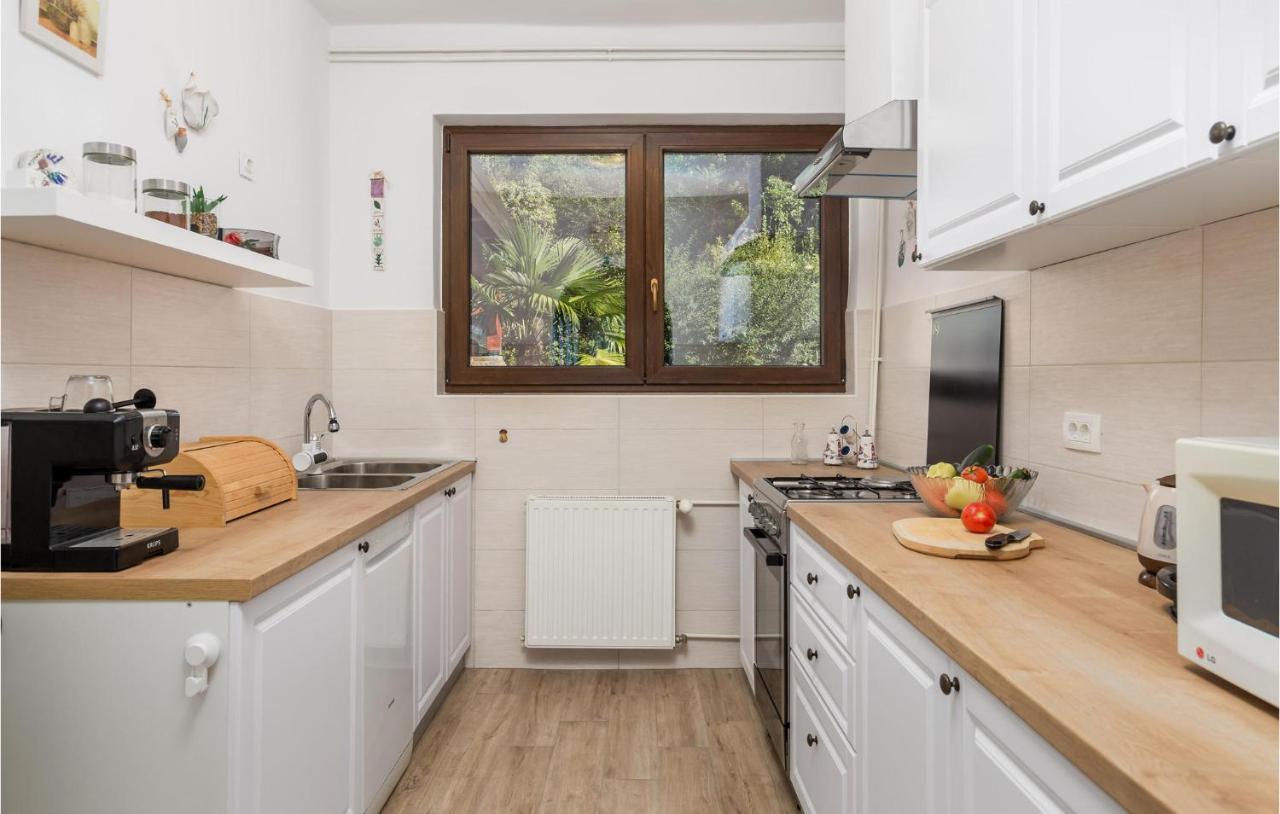 4 Bedroom Nice Apartment In Опатия Экстерьер фото